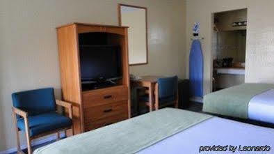 Oakhurst Lodge